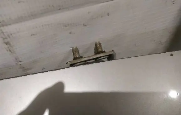 Tailgate/trunk/boot hinge