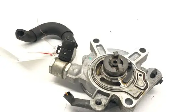 Mazda 3 II Vacuum pump PE07-18G00