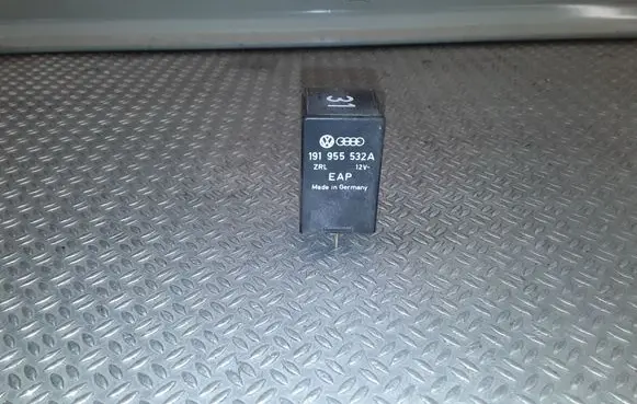 Volkswagen Golf II Coolant fan relay 191955532A
