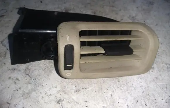 Quarter panel pressure vent