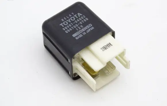 Toyota Avensis T220 Other relay 9098704002 0567006780
