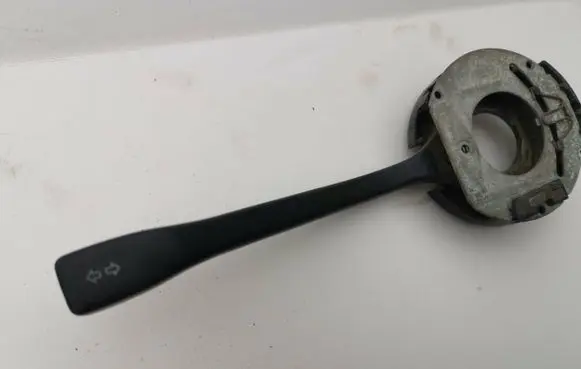 Volkswagen Polo II 86C 2F Indicator stalk 8193DODSAE0B77