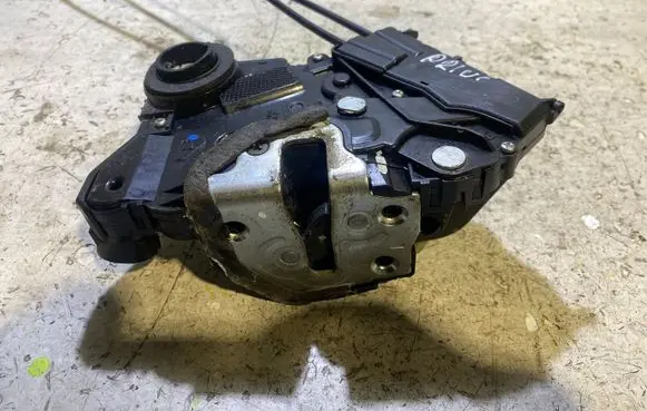 Toyota Prius (XW20) Front door lock