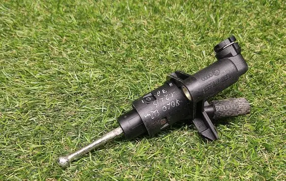 Volkswagen Polo Clutch master cylinder 6Q0721388A