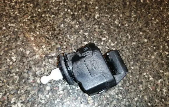 Headlight level adjustment motor
