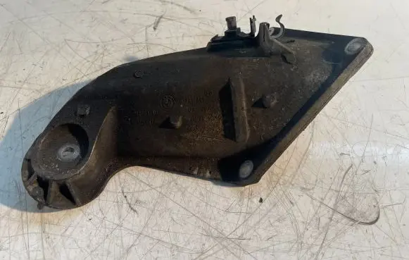 BMW X5 E53 Engine mounting bracket 6761565