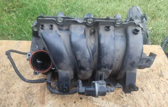 Volkswagen Golf V Intake manifold 03C129711E 2900310499 03C129709E