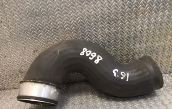 Mercedes-Benz ML W163 Intercooler hose/pipe 1635016082