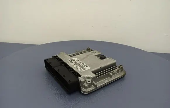 Volkswagen PASSAT B5.5 Engine control unit/module ECU 06F906056AM