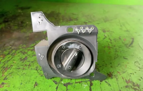 Skoda Fabia Mk2 (5J) Light switch 3B0941531B