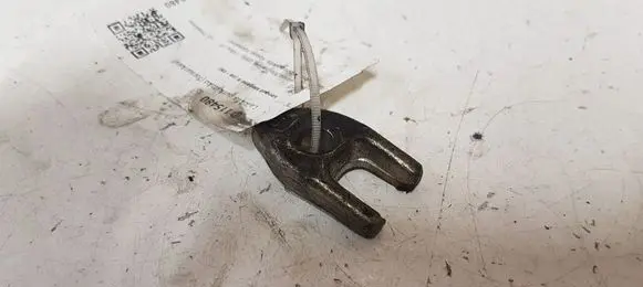Renault Megane II Fuel Injector clamp holder