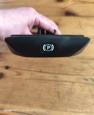 Mercedes-Benz C W204 Hand brake release handle A2044200177