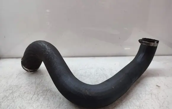 Air intake hose/pipe
