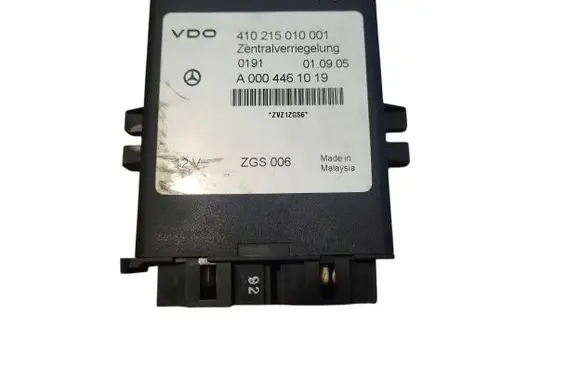 Mercedes-Benz Sprinter W901 W902 W903 W904 Door central lock control unit/module A0004461019