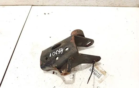 Engine mounting bracket