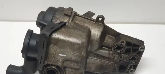 Volvo V50 Engine oil radiator 6740273536 0788494