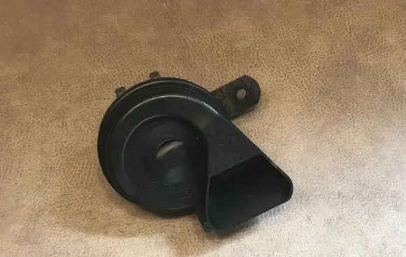 Mercedes-Benz S W221 Horn signal 3881165