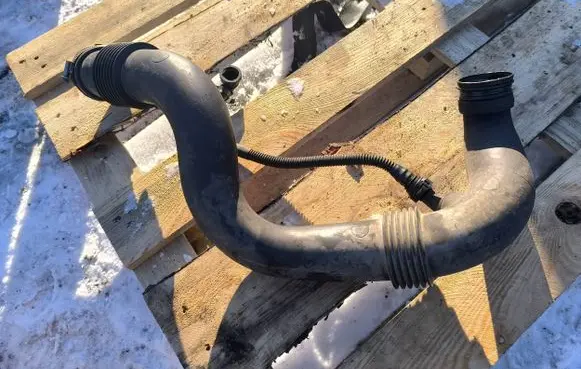 Renault Master II Turbo air intake inlet pipe/hose 8200107551