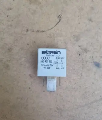 Volkswagen PASSAT B5.5 Other relay 8D0951253
