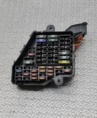 Audi A4 S4 B7 8E 8H Fuse module 8D1941824