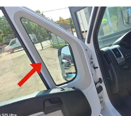 Citroen Jumper Front door glass trim molding 1308562070