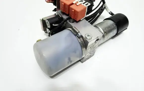 BMW 1 E81 E87 Convertible roof hydraulic pump 7171303 DL1109999NL BM0C12230366
