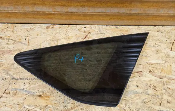 Toyota Prius+ (ZVW40) Rear side window 62710-47080