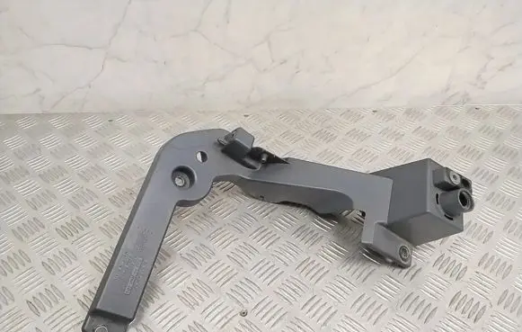 Volvo XC40 Fender mounting bracket 32234762