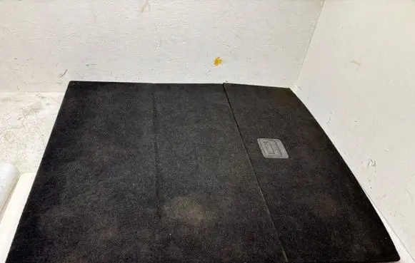 Volkswagen PASSAT B6 Trunk/boot floor carpet liner 3C9863463J
