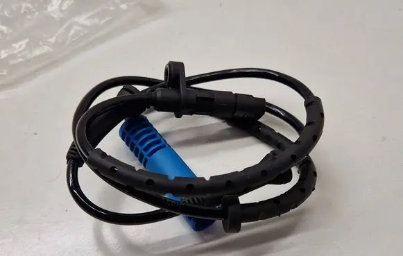 BMW 5 E39 ABS rear brake sensor 6756377