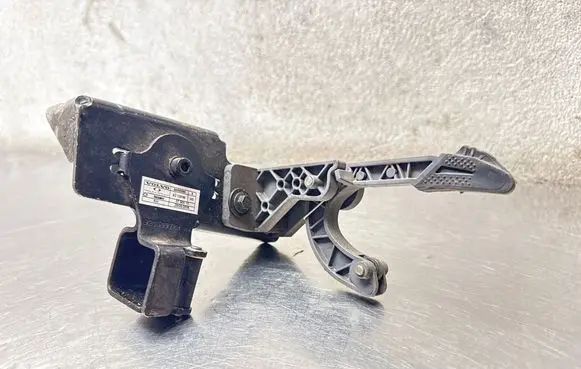 Volvo C70 Convertible roof lock/latch 9466689 9213999 0790010