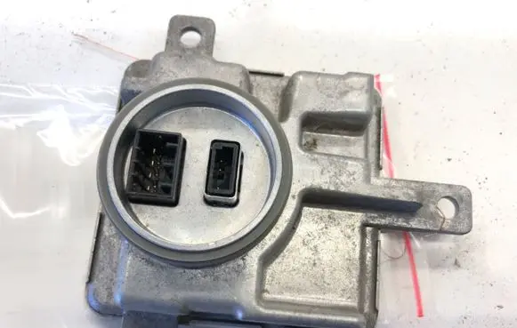 Volkswagen Touareg II Voltage converter/converter module 8K0941597E