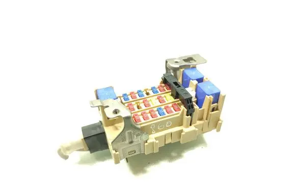Nissan Note (E12) Fuse module