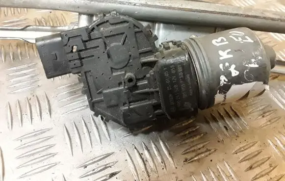 Volkswagen PASSAT B5.5 Wiper motor 0390241528 3B1955113D
