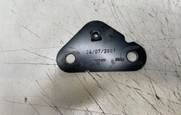 BMW 3 E92 E93 Fender mounting bracket 23310110 24072007 7165101