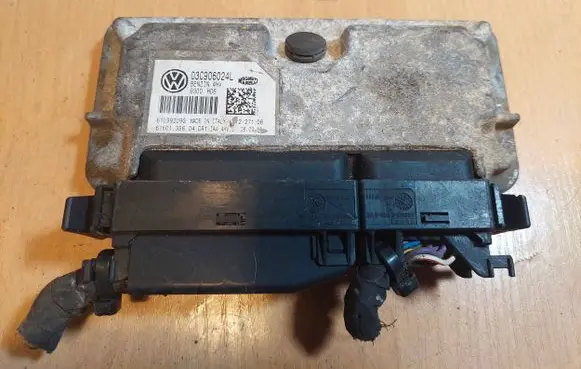 Skoda Octavia Mk2 (1Z) Engine control unit/module ECU 03C906024L IAW4HV.L