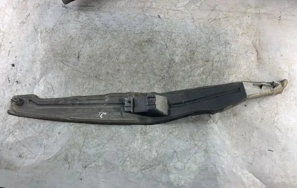 Citroen DS5 Front splash guards bracket 