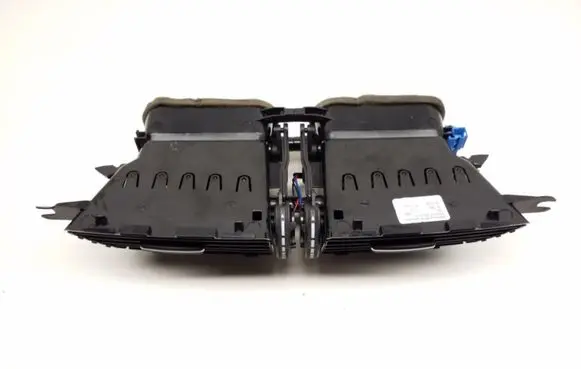 Mercedes-Benz C W204 Dash center air vent grill A2048308454