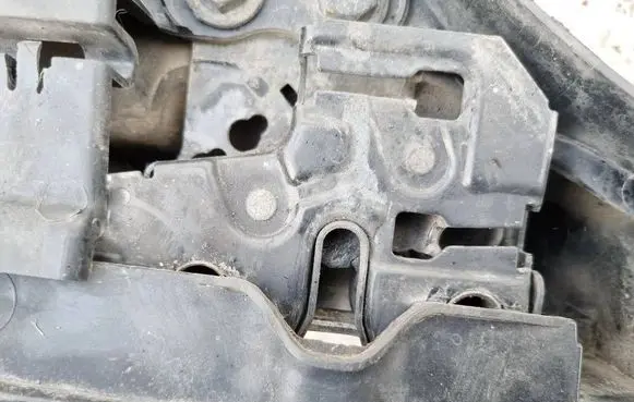 Engine bonnet/hood lock/catch
