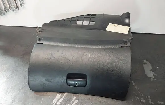 Volkswagen PASSAT B5 Glove box 3B1857101