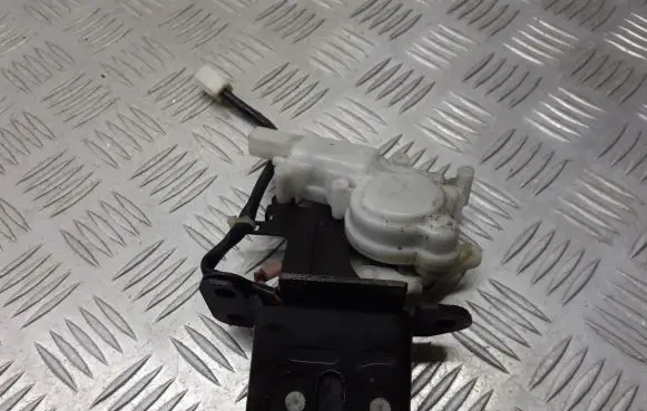 Mazda 6 Tailgate exterior lock 