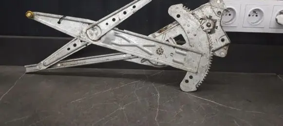 Renault Kangoo I Front window lifting mechanism without motor