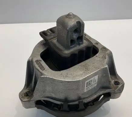 Engine mount bracket