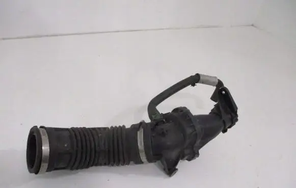 Renault Megane III Air intake duct part 165761844R