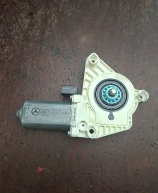 Mercedes-Benz A W169 Front door window regulator motor A1698201542 996138101 13114605