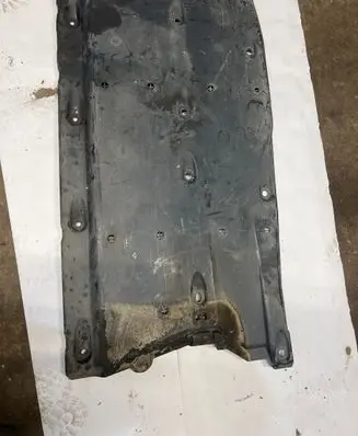 Nissan Qashqai+2 Center/middle under tray cover 
