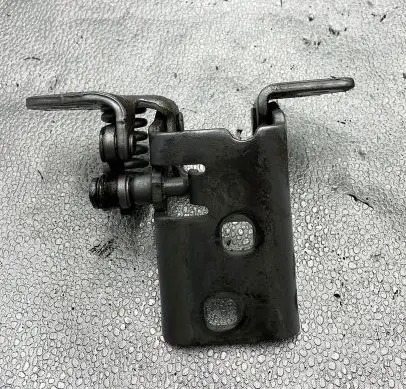 Chrysler Voyager Front door upper hinge 879AL