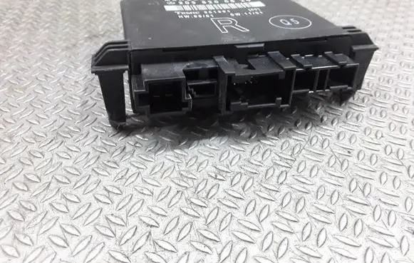 Mercedes-Benz C W203 Door control unit/module 2038206626