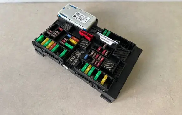 BMW 6 G32 Gran Turismo Fuse module 6992956