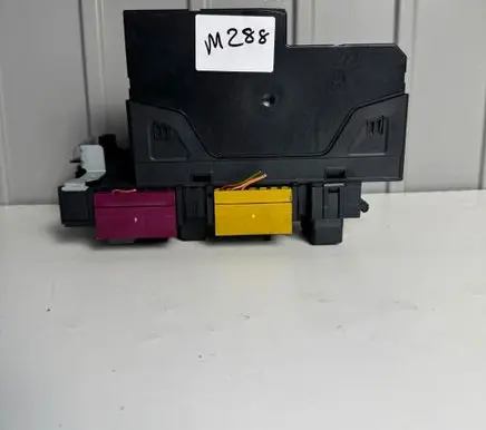 Mercedes-Benz C W204 Fuse module FJP5DK011022 5DK011022